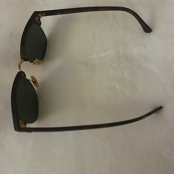 Ray-Ban Classic Sunglasses with Black and Gold - Picture 2 of 3